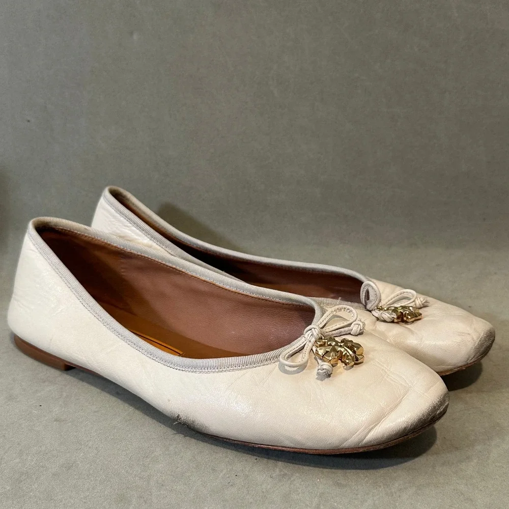 Tory Burch Minnie Travel Ballet Flats Cream Leather Gold Logo Charm Size 9M